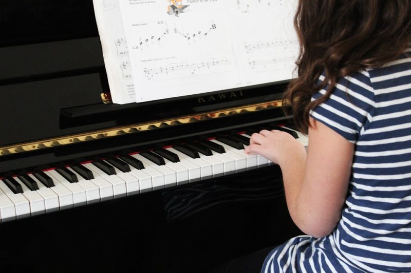child at piano